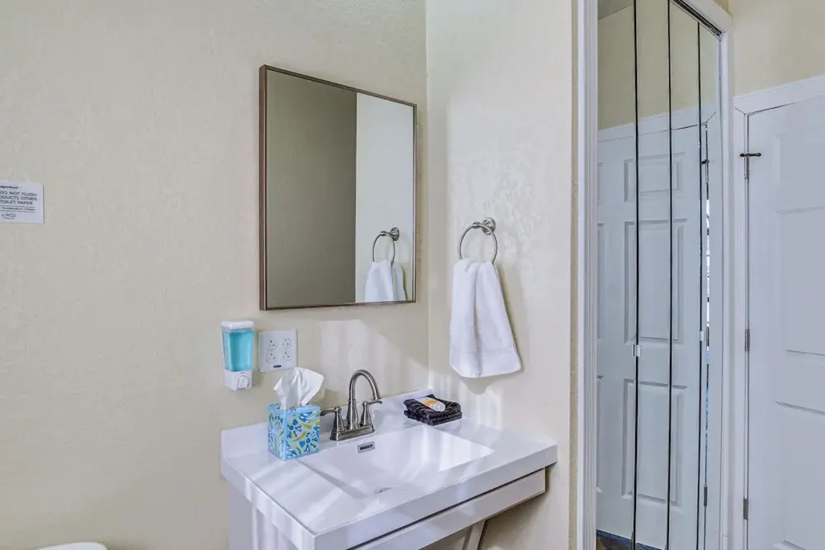 2 Mi to Main St: Newton Guest House