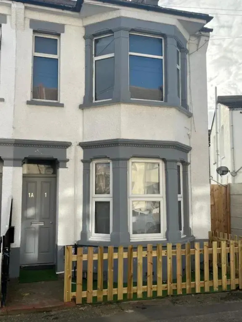 Beresford 1st floor Seafront apartment