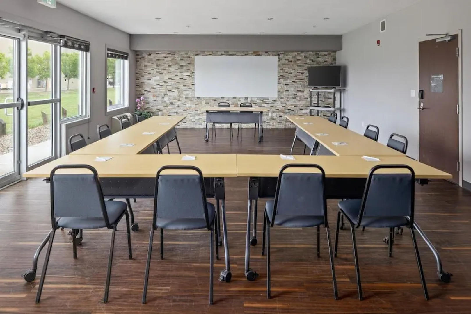 Home Inn and Suites Regina Airport