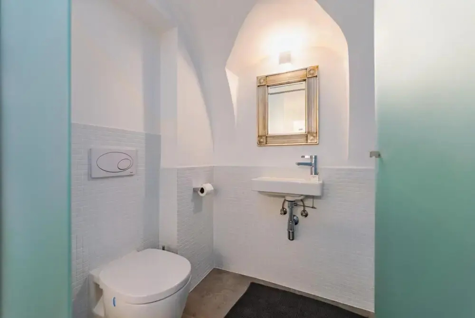 Deluxe Apartment With two King Bedrooms in the Historic Centre of D Rnstein