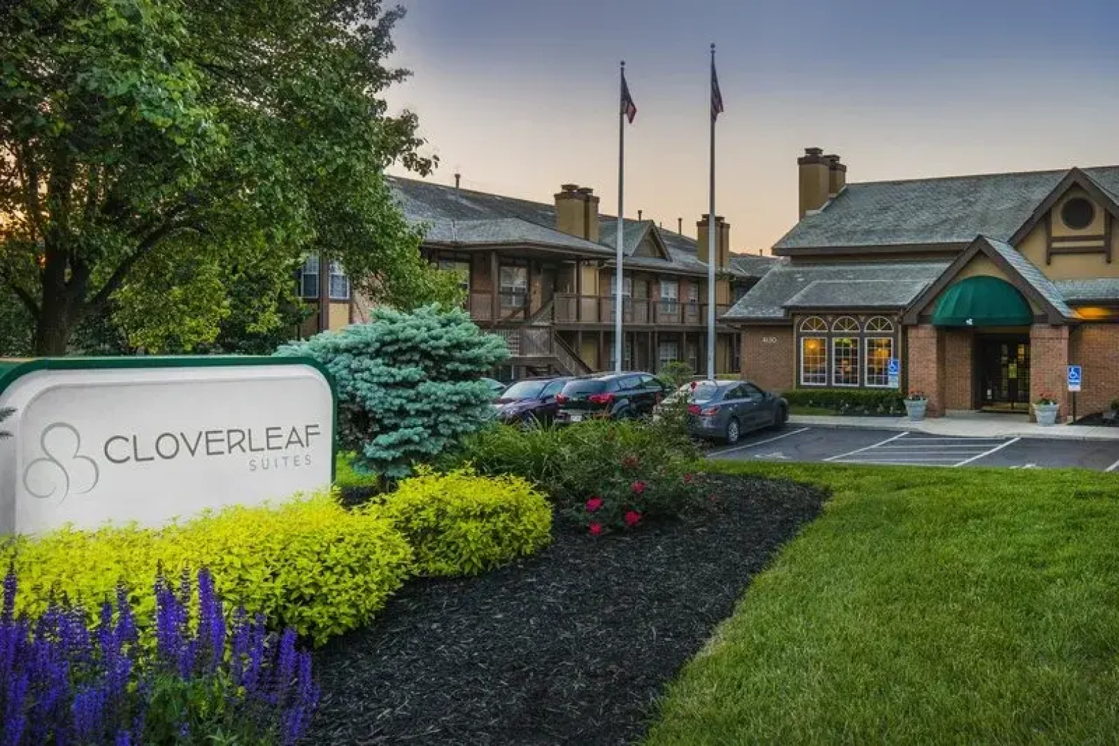Cloverleaf Residence Suites
