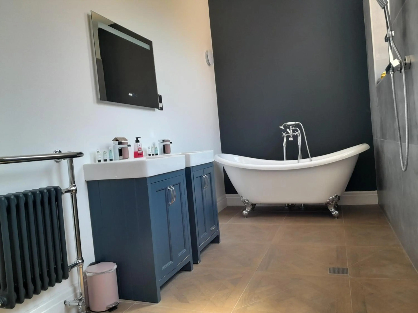 The Eden Warehouse - Pink Apartment (sleeps 4)