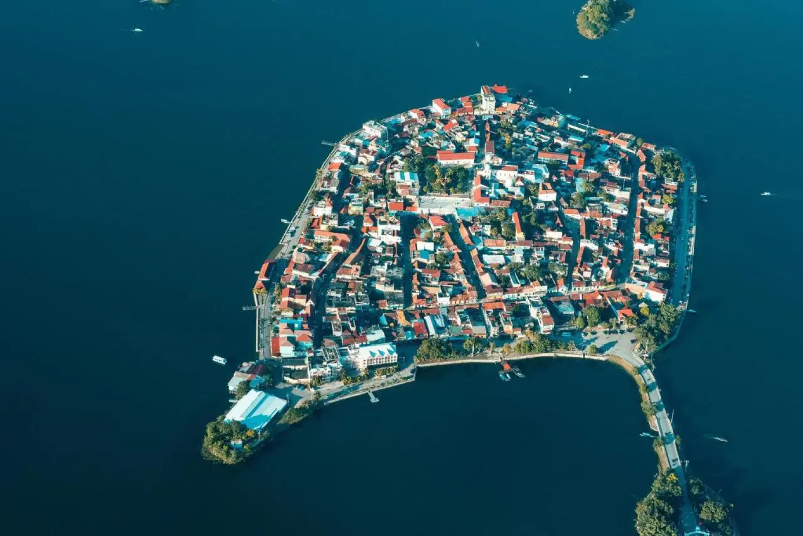 La Lancha by Francis Ford Coppola