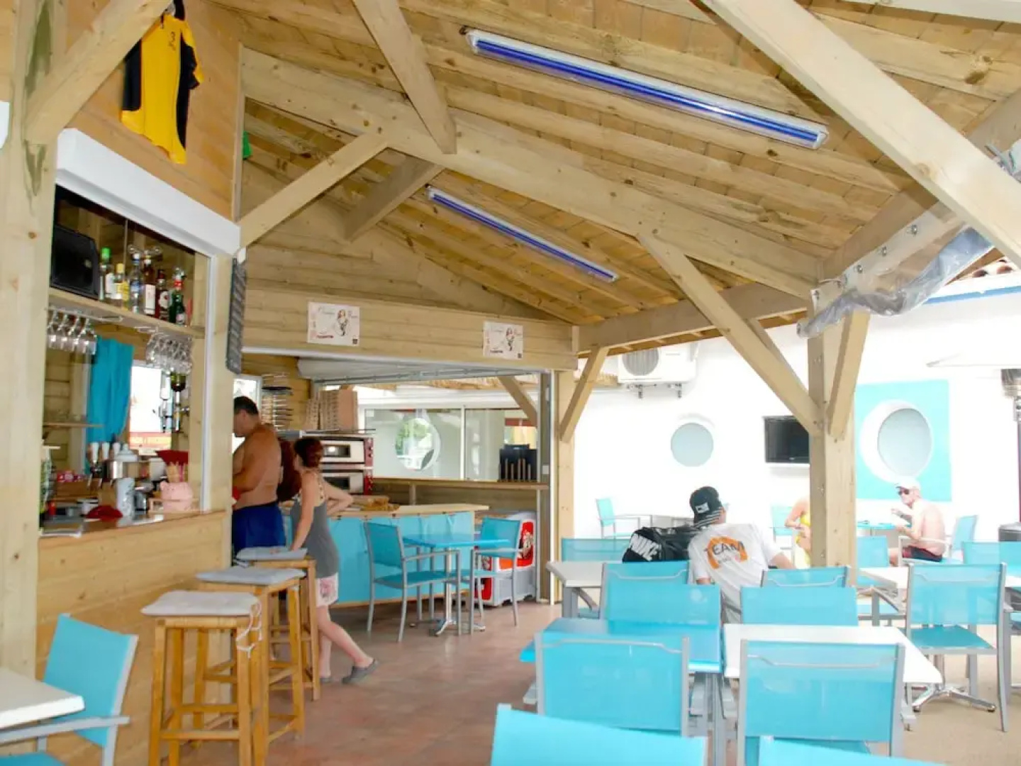 Cozy Mobile Home With a Covered Terrace 800 m From the Beach