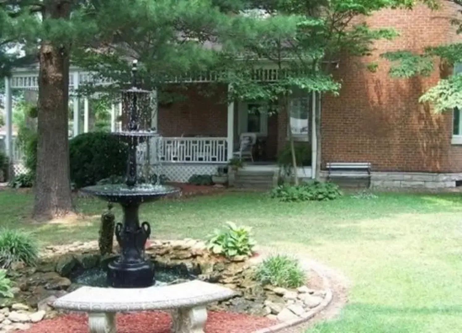 Victorian House Bed & Breakfast