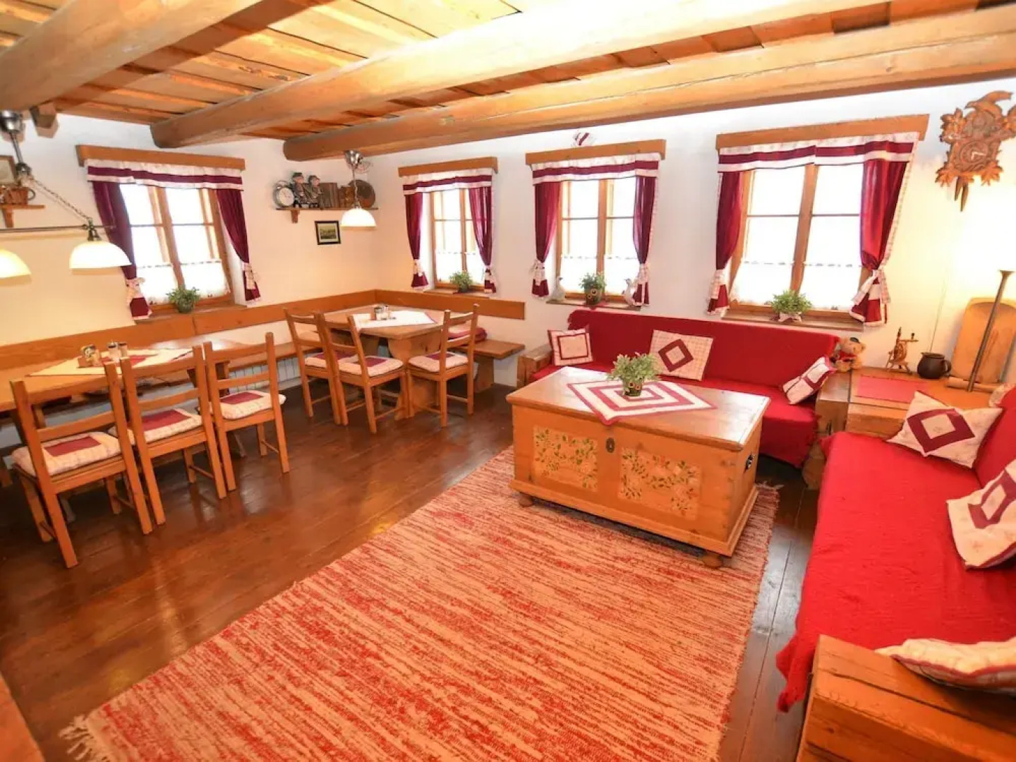 Cozy Holiday Home with Swimming Pool Bohemian