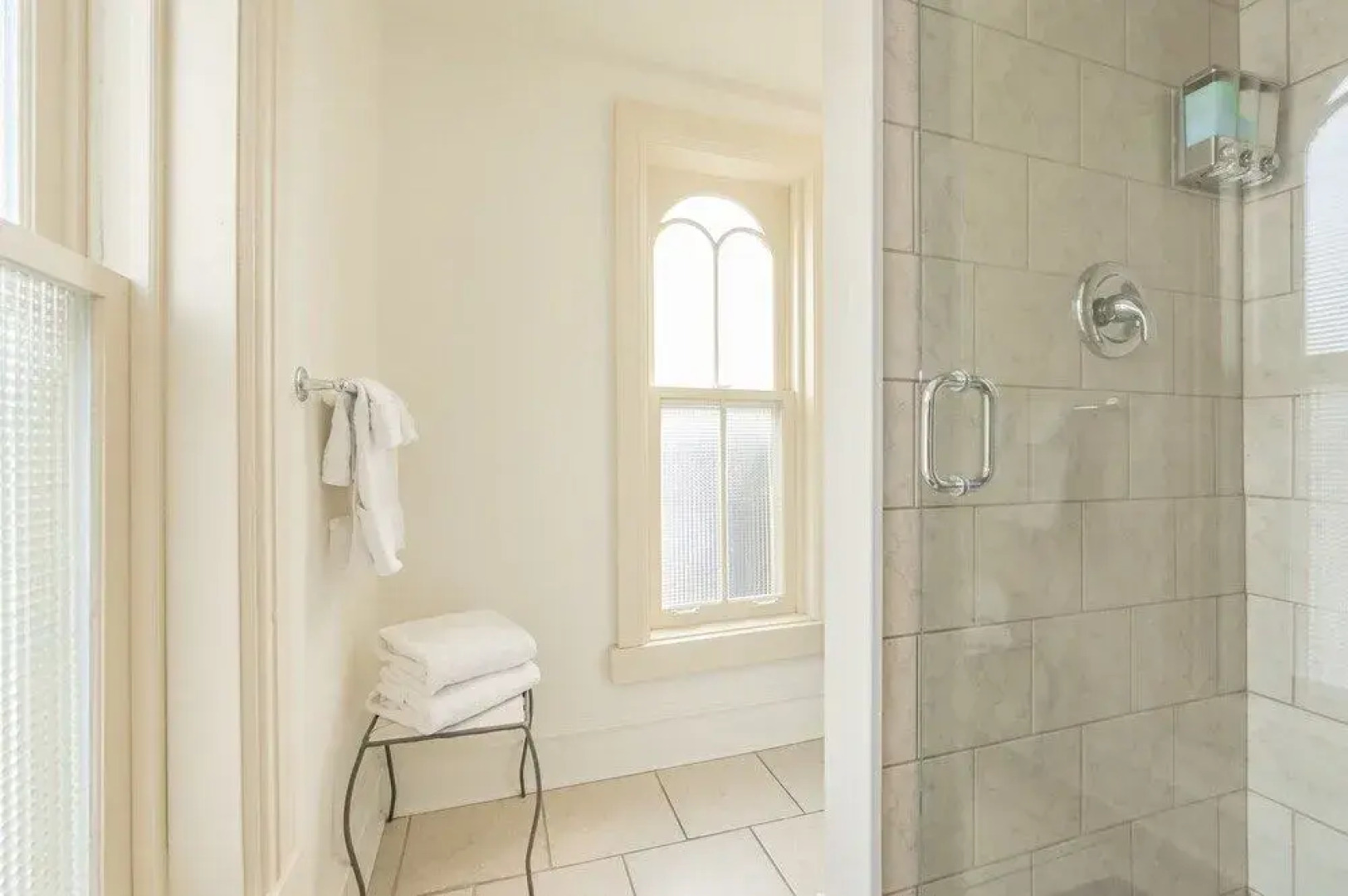 Van Galis Cafe and Inn