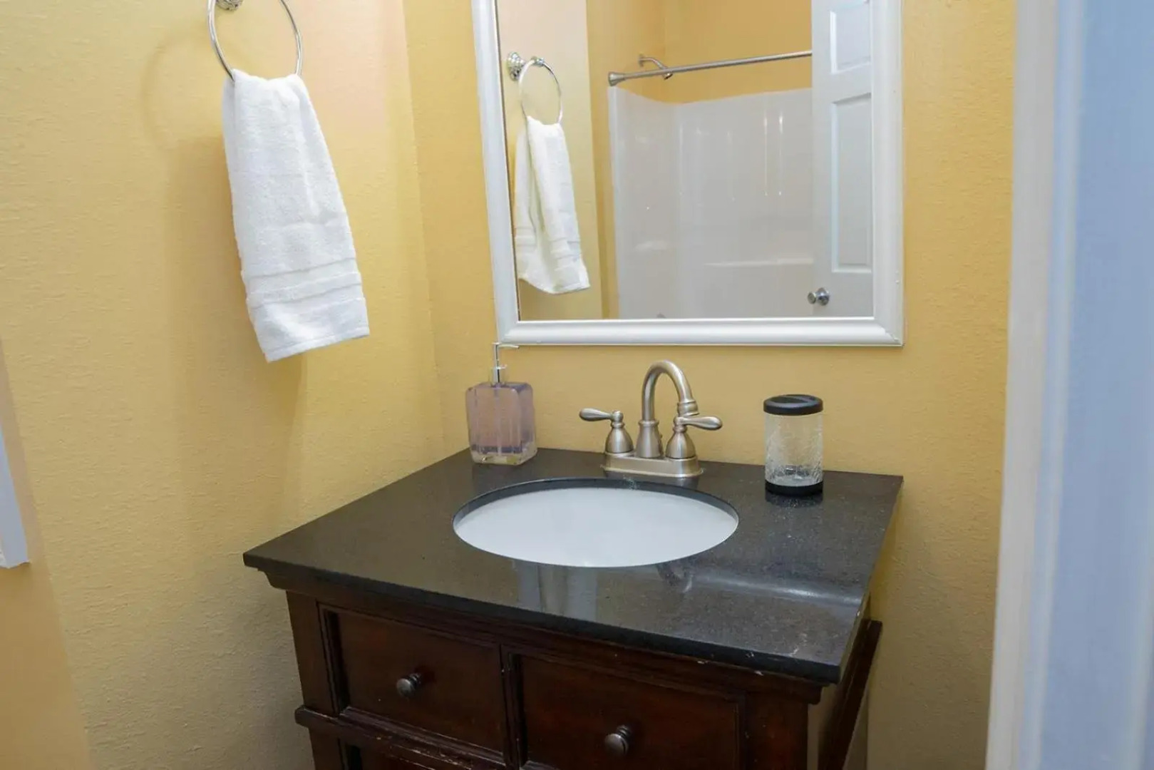 Gorgeous 3 Beds 2 Bath Home Perfect for Long Stays -E-