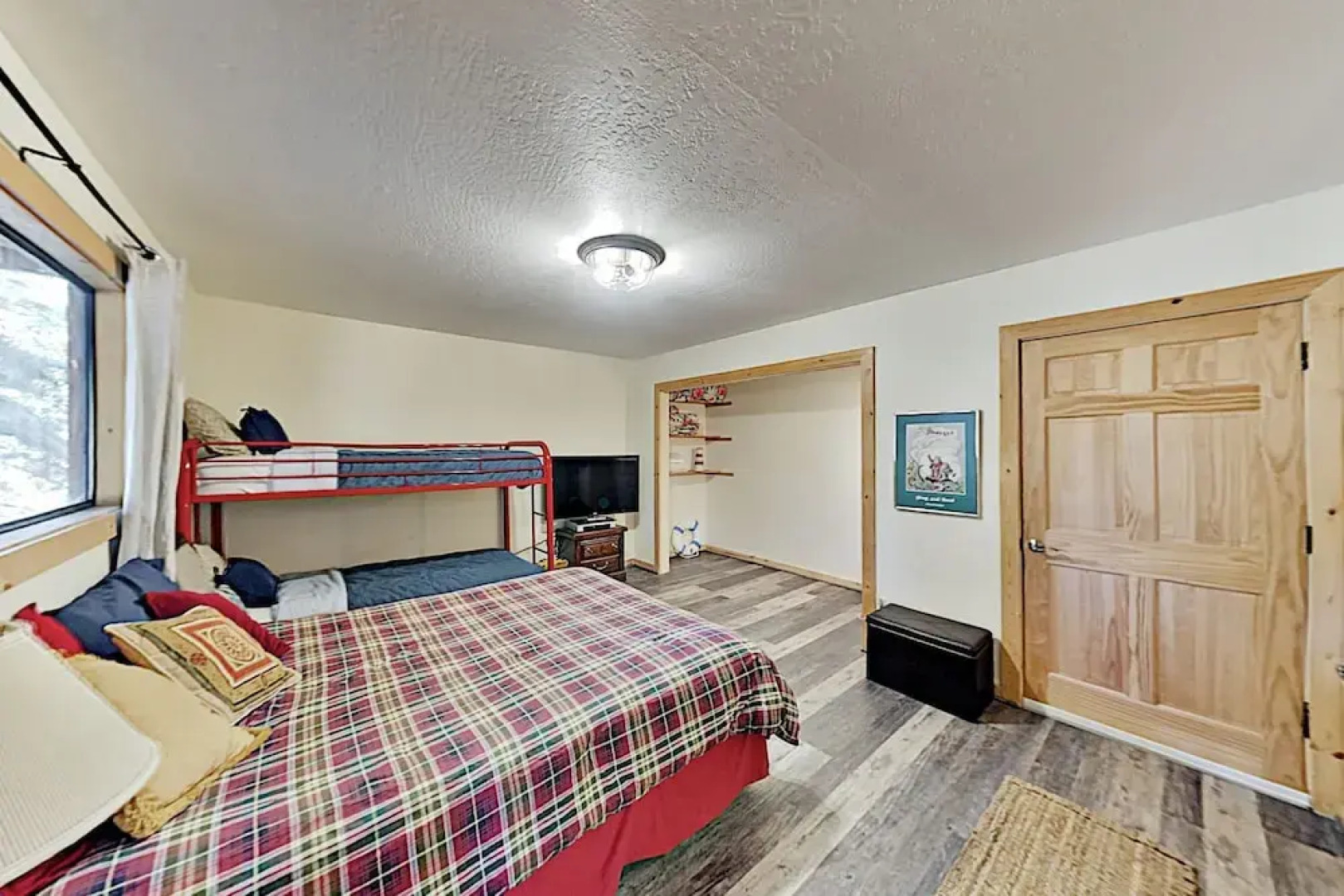 New Listing! Large Near Lake Tahoe & Beach 5 Bedroom Home