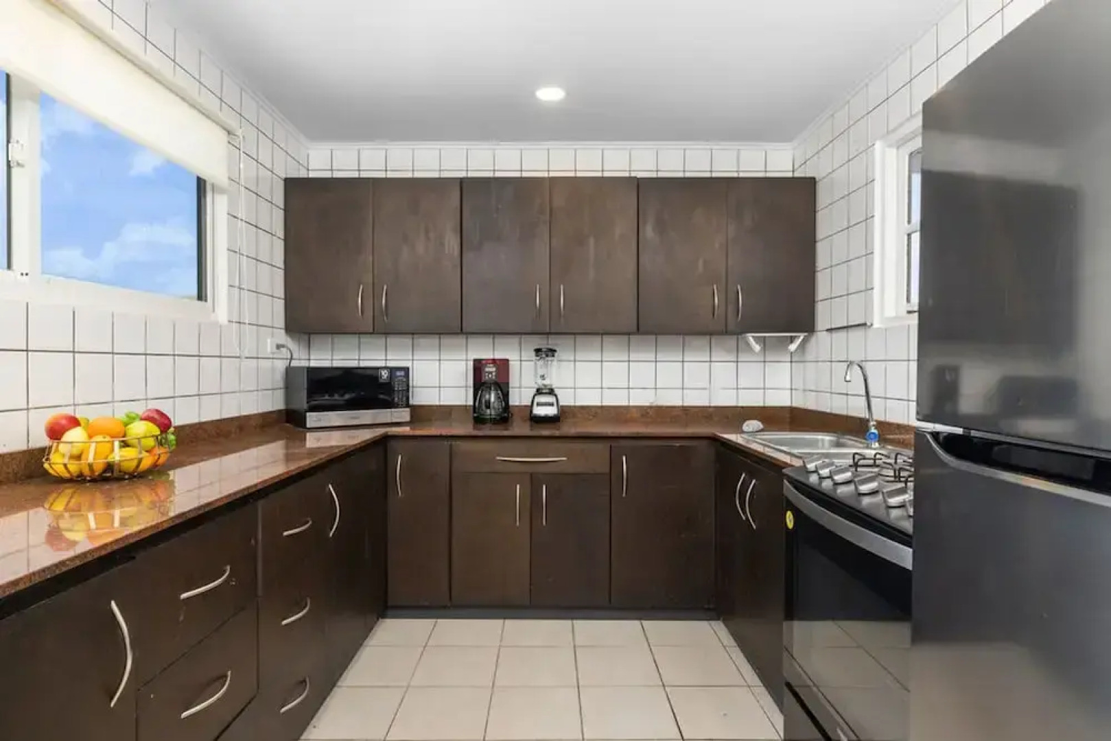 Lovely 3br2ba w Wifi Parking in Central Location