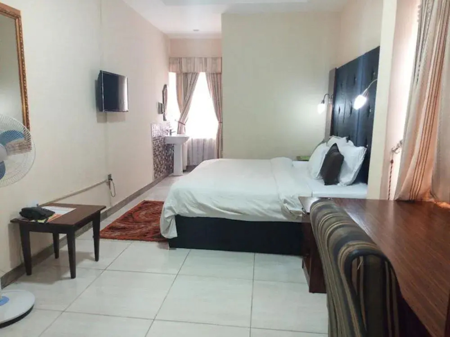 Danest Hotel And Suites