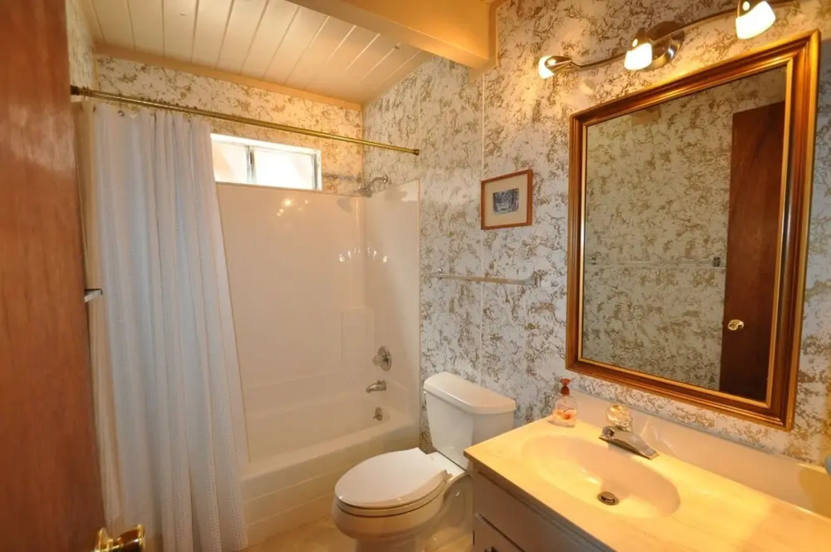 Bigfoot Cabin - Vintage Cabin Charm by Yosemite Region Resorts