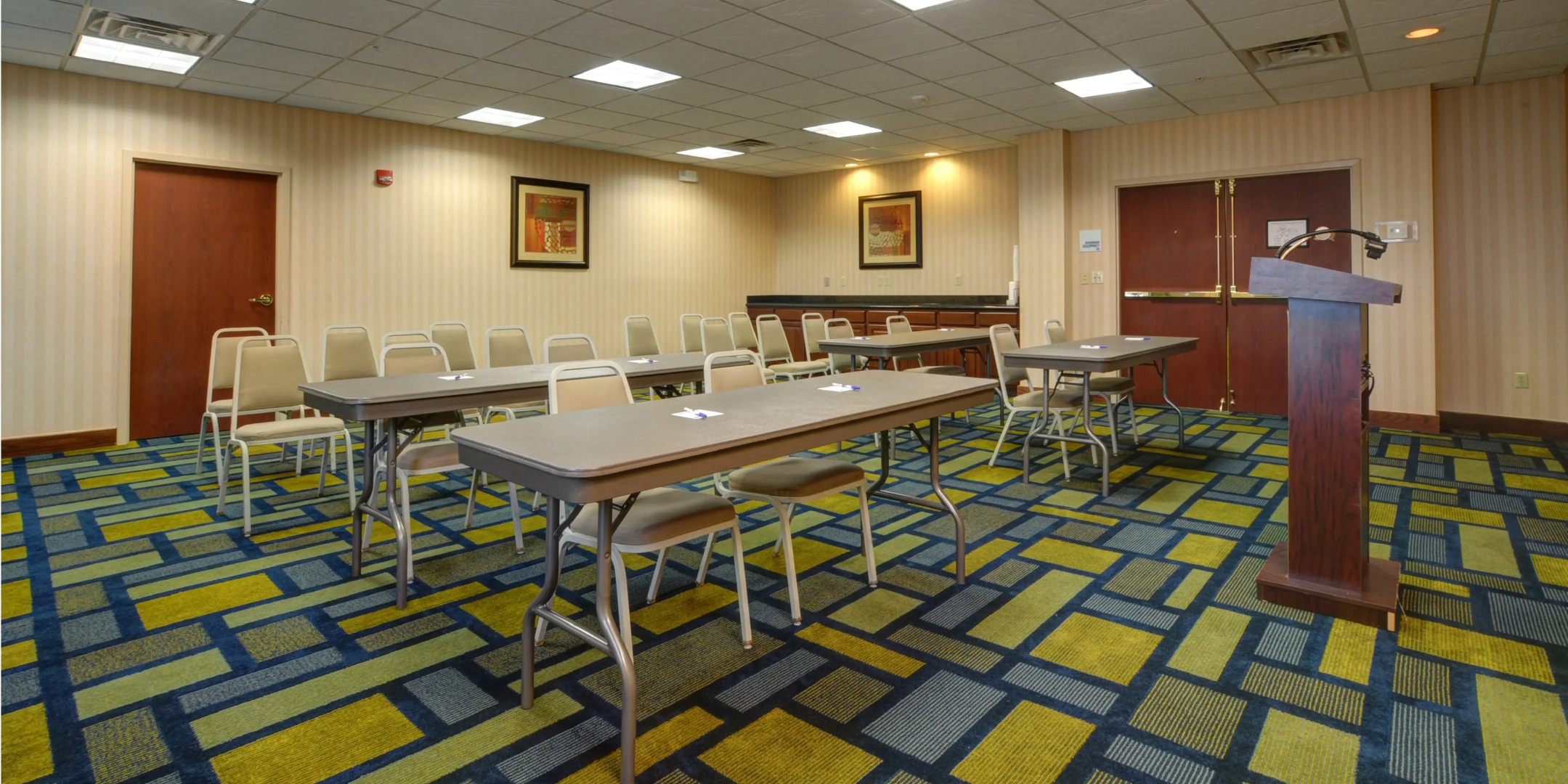 Holiday Inn Express & Suites Midwest by IHG