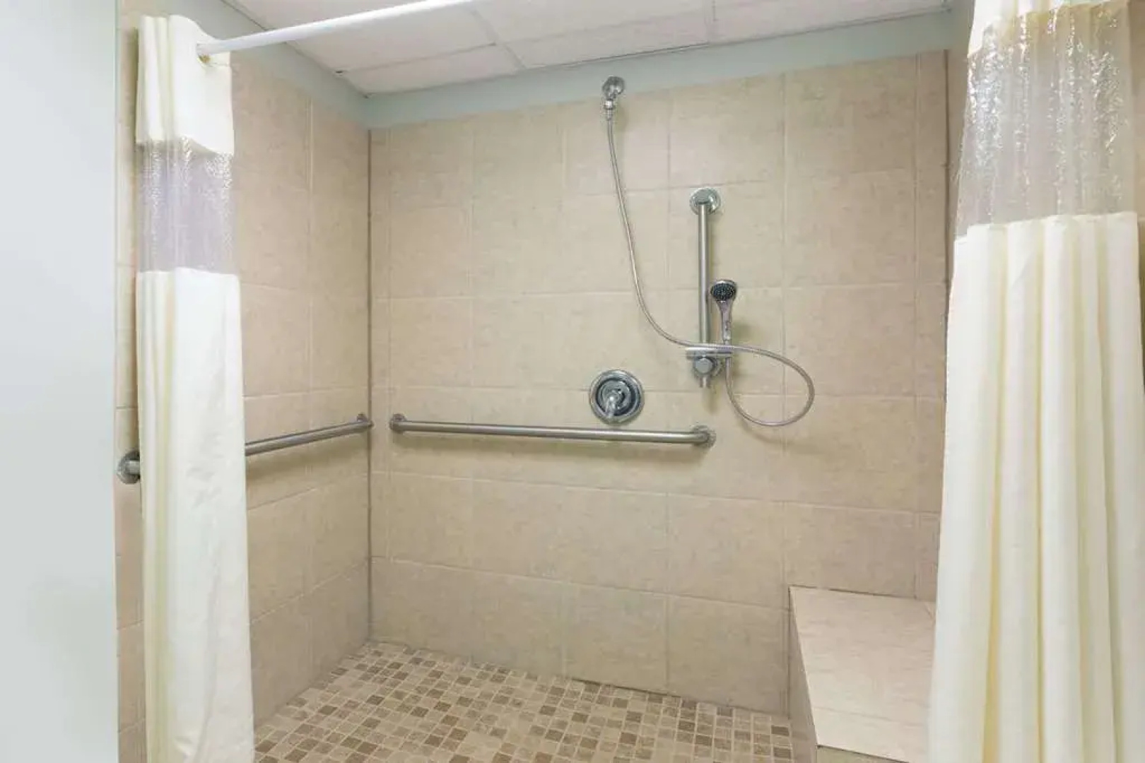 Days Inn & Suites By Wyndham Jekyll Island