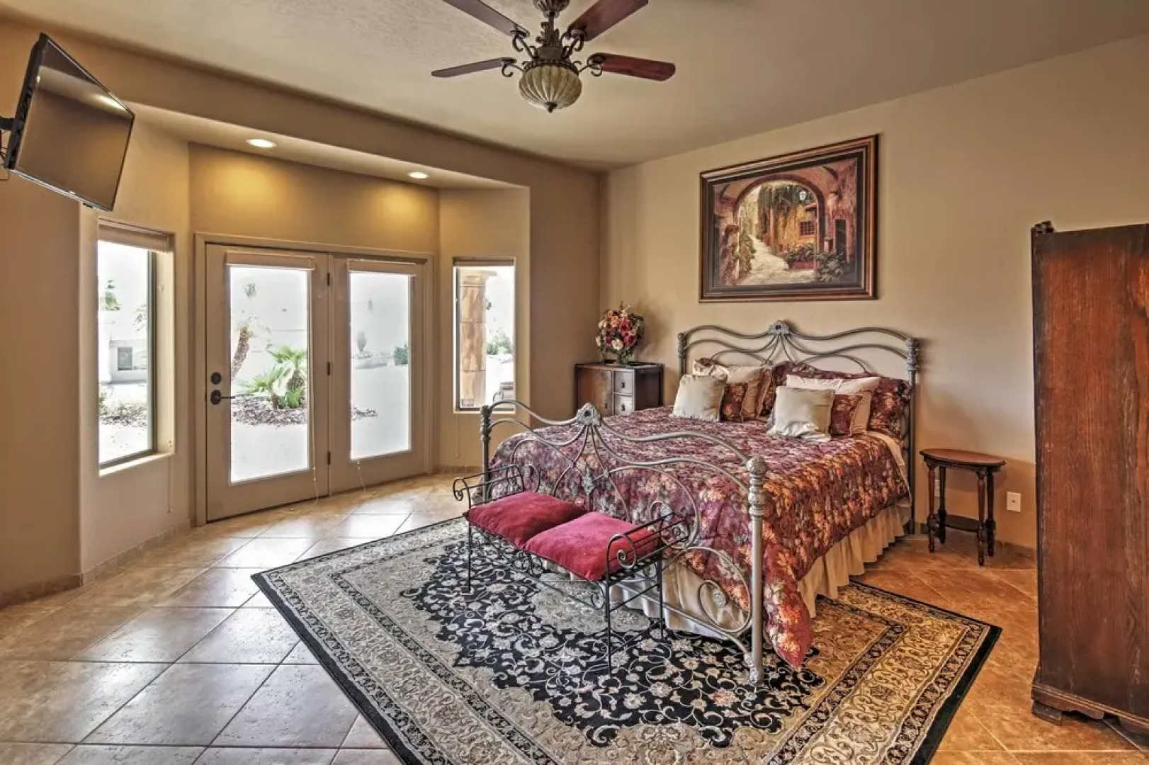 < 2 Mi to Lake Havasu: Spacious Home w/ Patio!