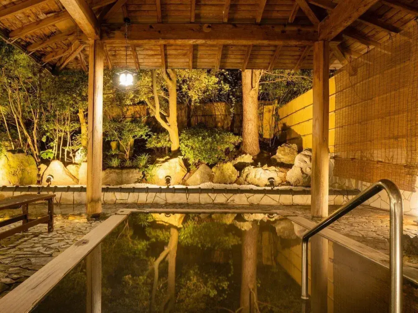 Hotel Hoho "A hotel overlooking the Echigo Plain and the Yahiko mountain range"