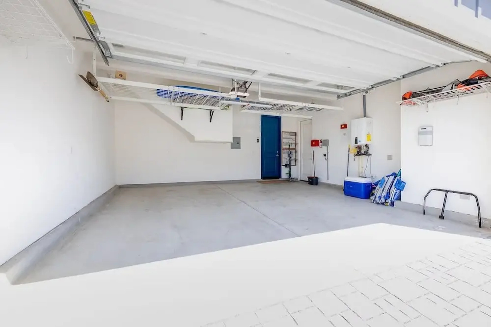 Large 4 Bedroom Close To Beach