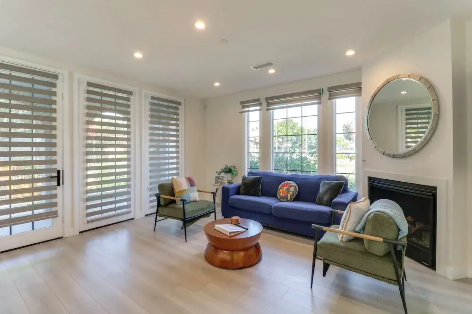 Shop, Dine & Explore Pasadena! The Lincoln Home