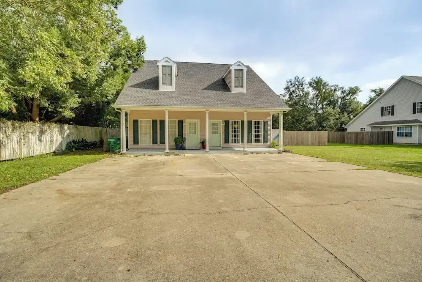 Walk to Beach, Fenced Patio: Bay St Louis Getaway!