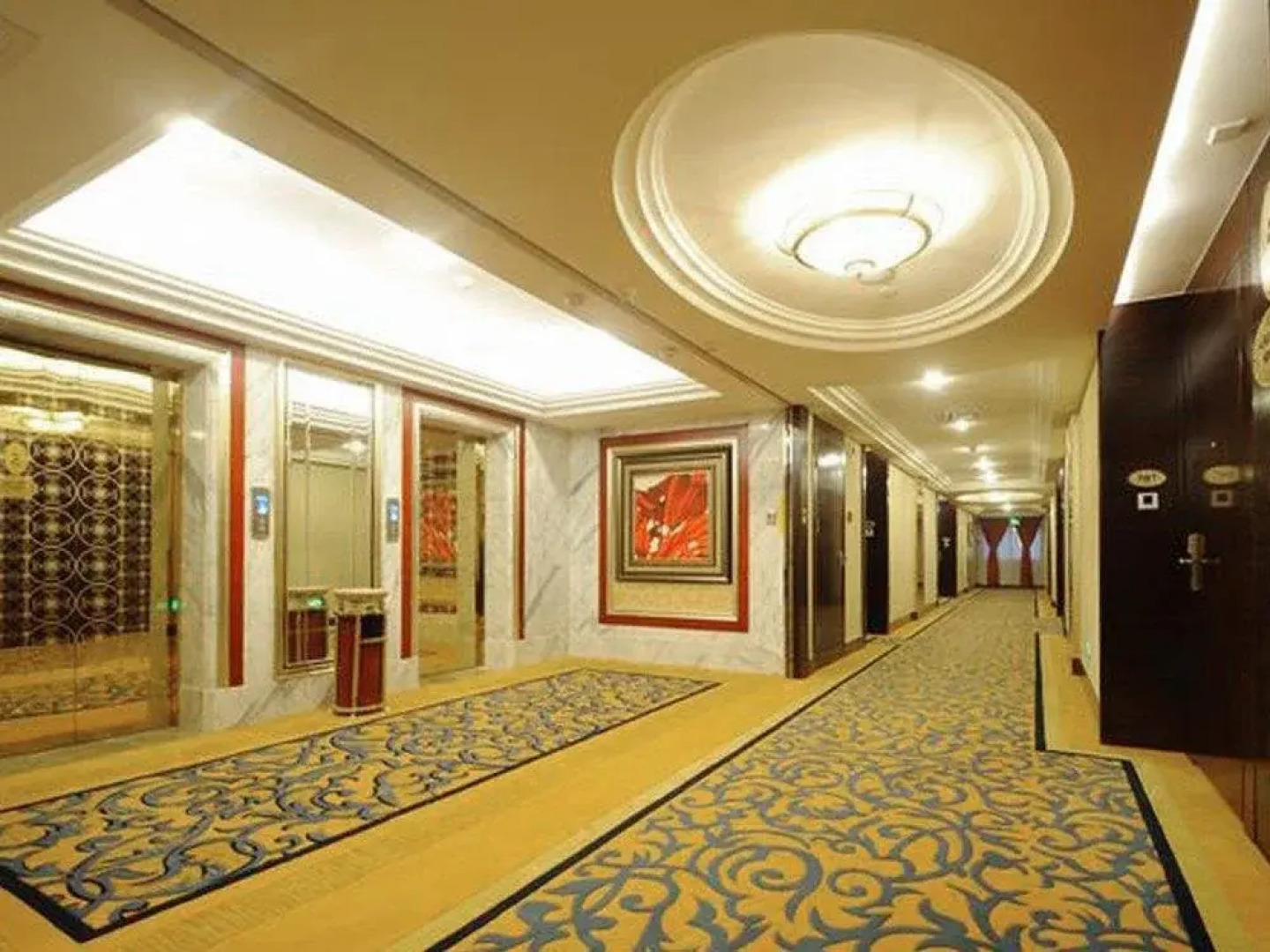 Golden Splendid Hotel Gynn