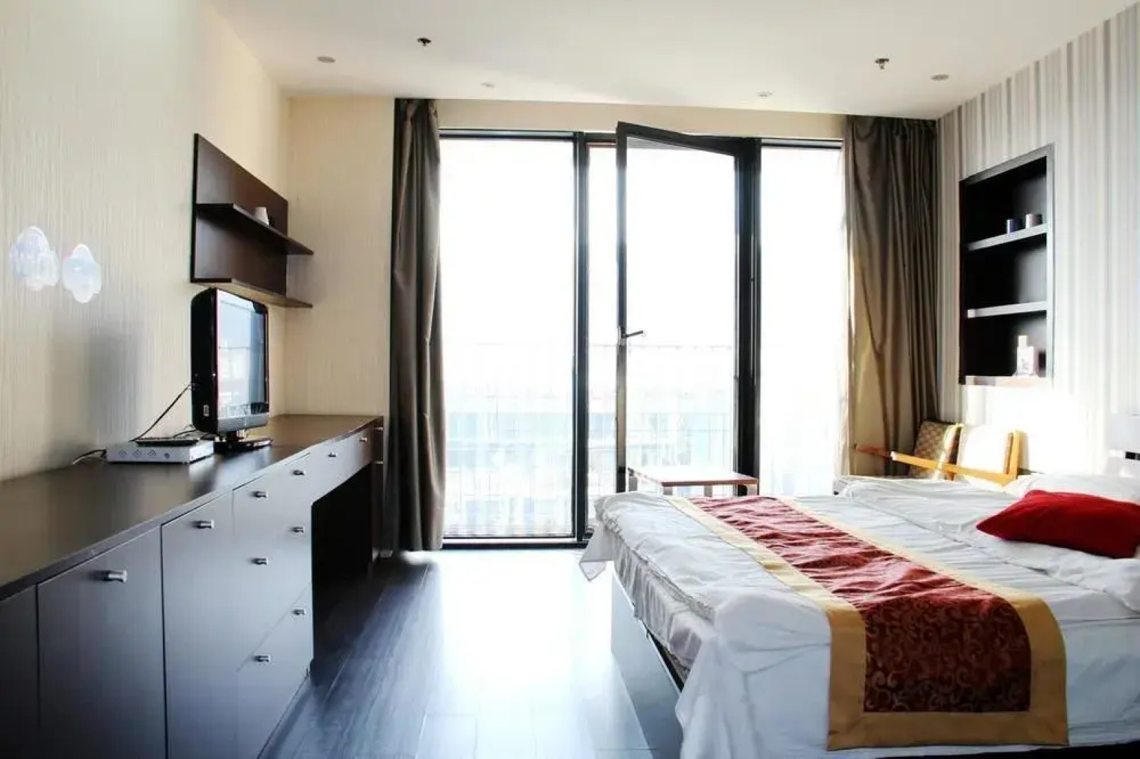 Enji Apartment Hotel Bainianhui - Dalian