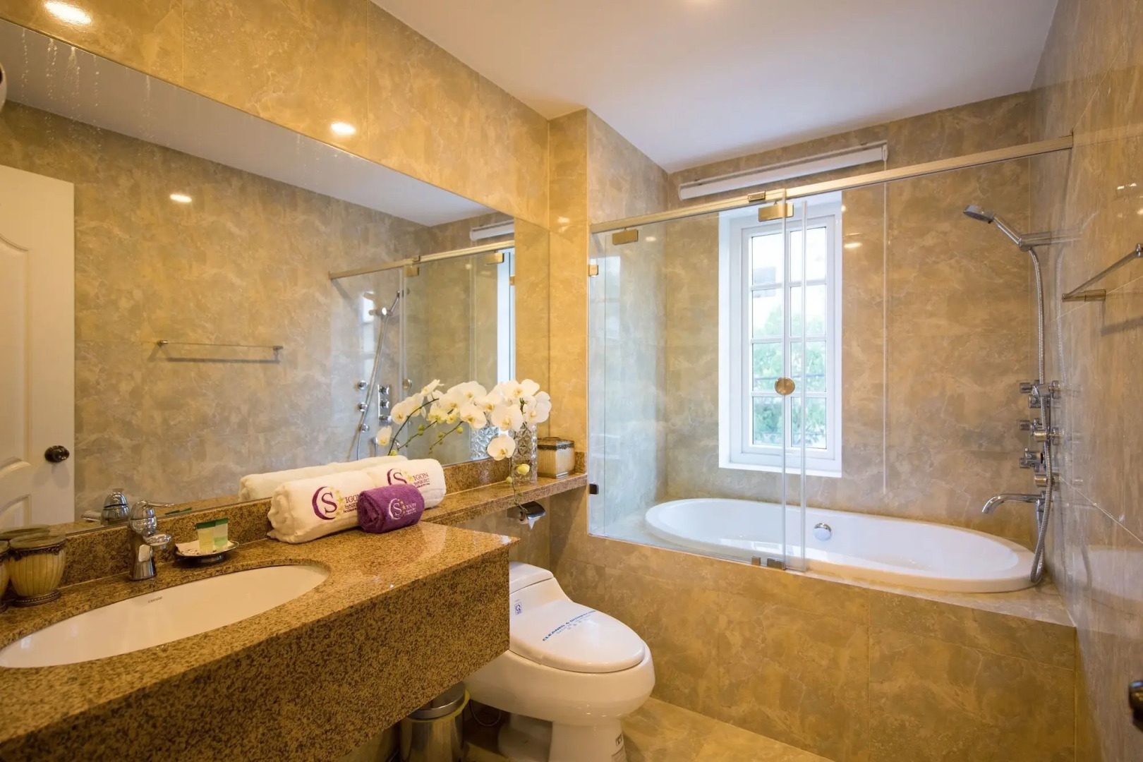 Saigon By Night Luxury Hotel