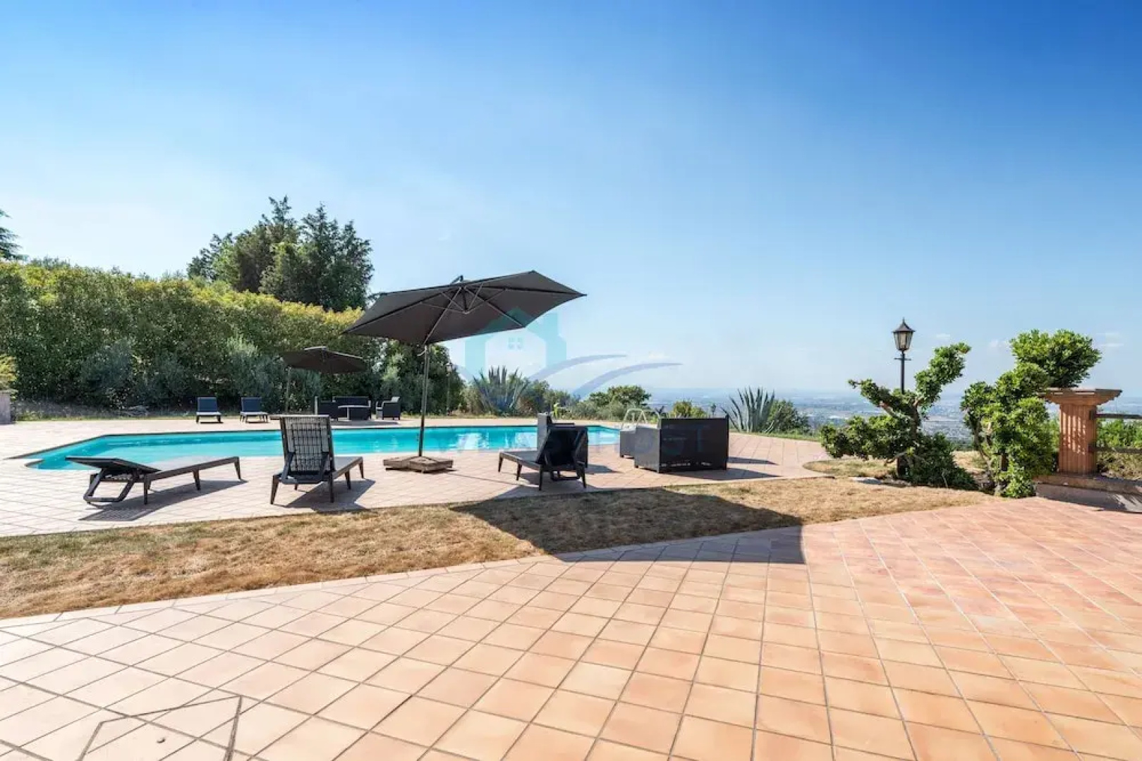 New Refined Villa Rayskaya In Monte Compatri