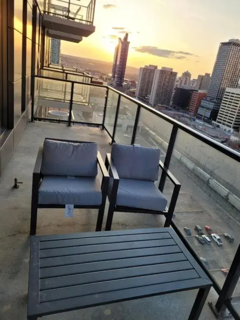 Downtown Paradise - 2 beds, 2 baths with Pool