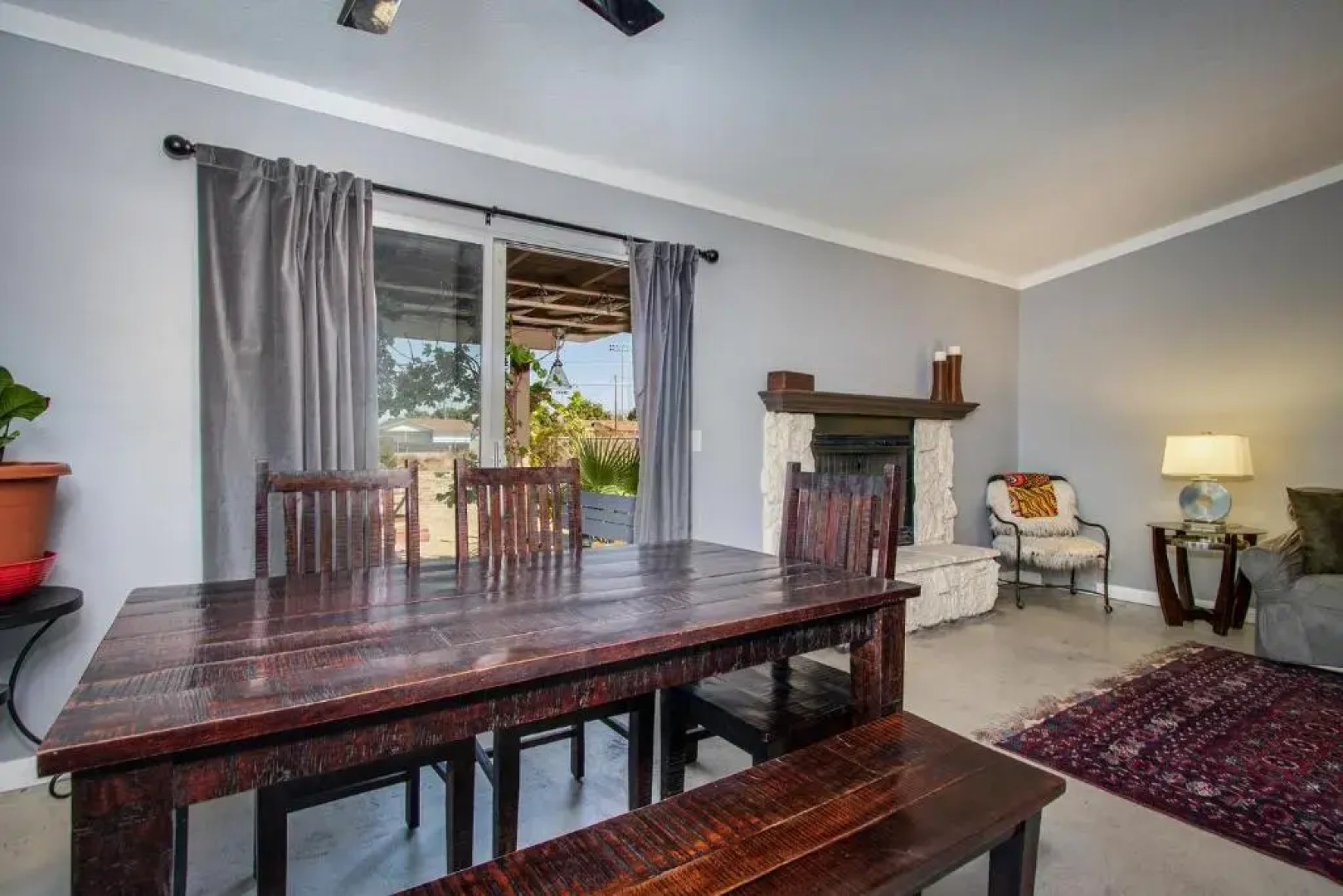 Great Vibe House + Hot Tub, Minutes to JTree Park
