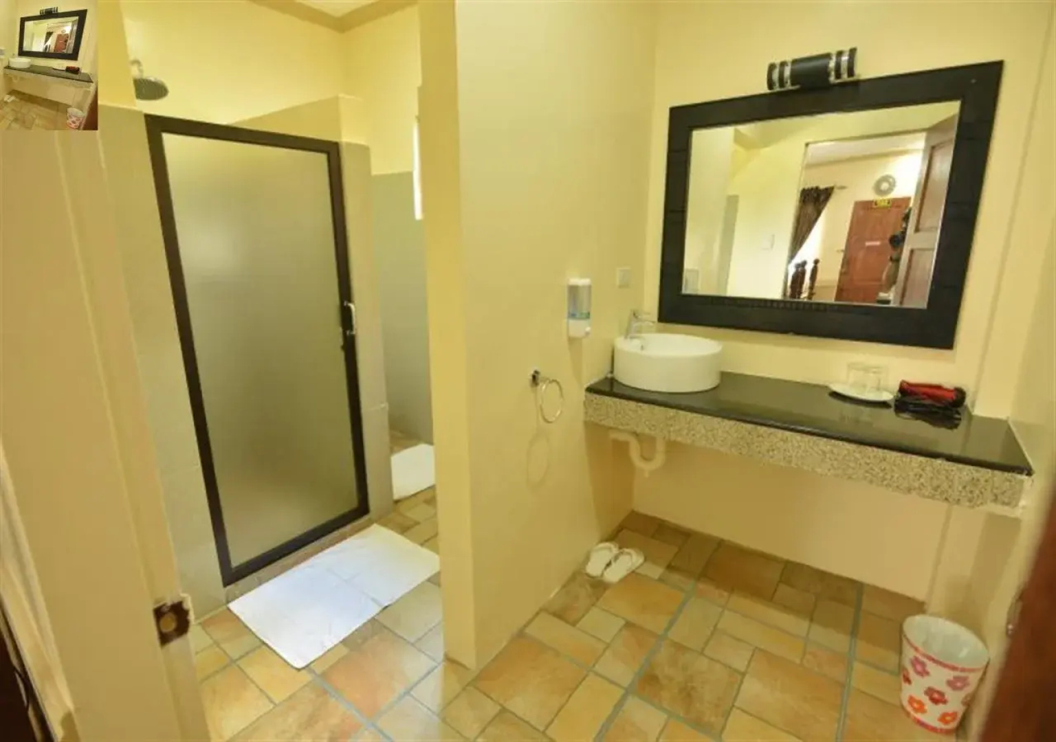 Inn and Suites at Roz and Angeliques