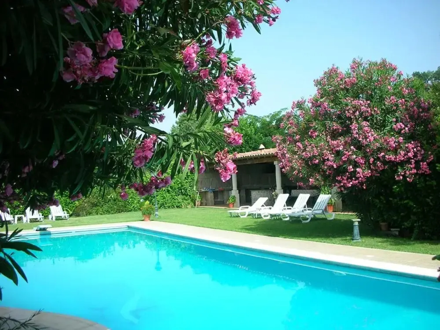House With 2 Bedrooms in Pedraça, With Wonderful Mountain View, Shared Pool, Enclosed Garden Near the Beach