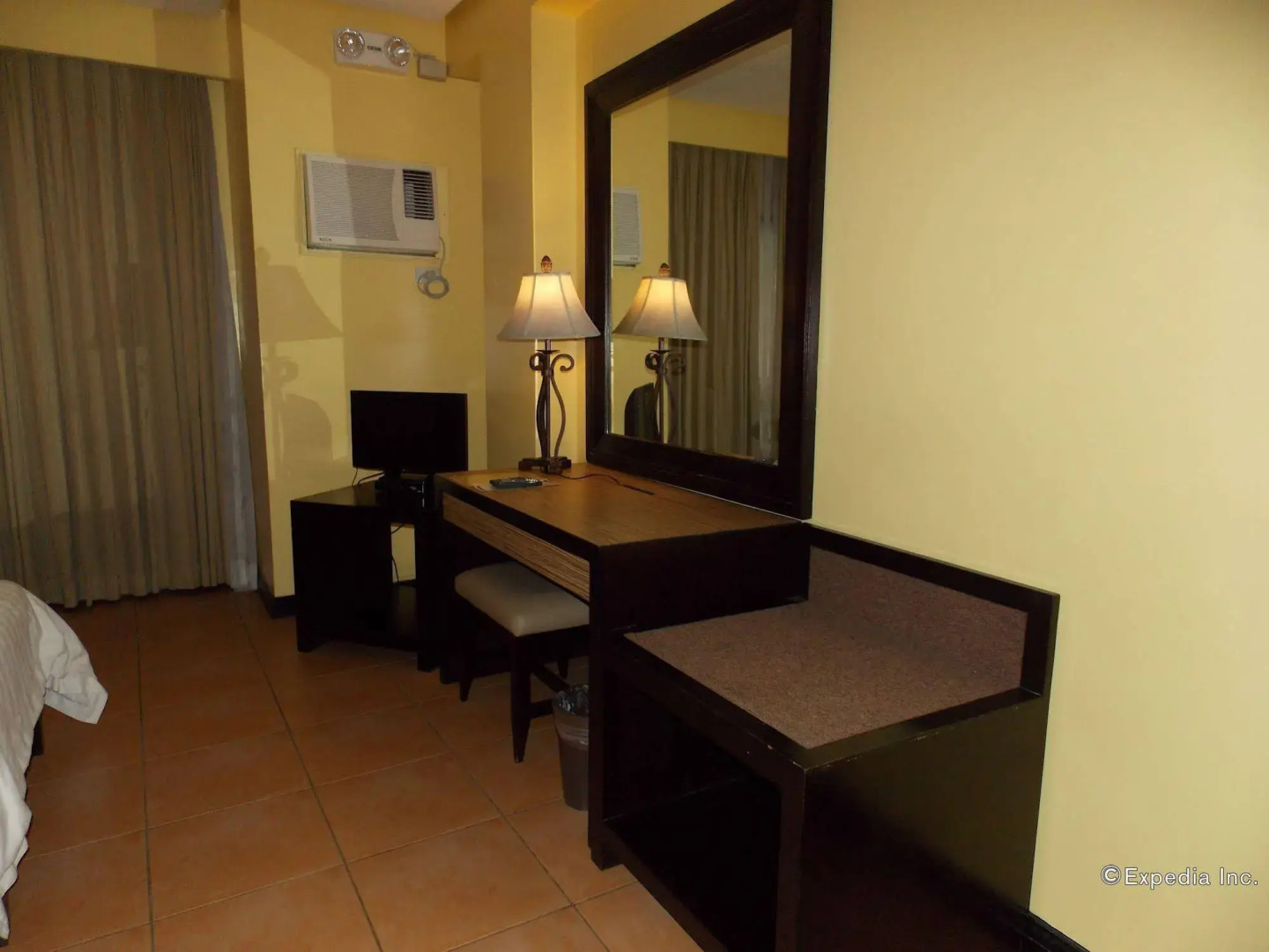 Planta Centro Bacolod Hotel & Residences