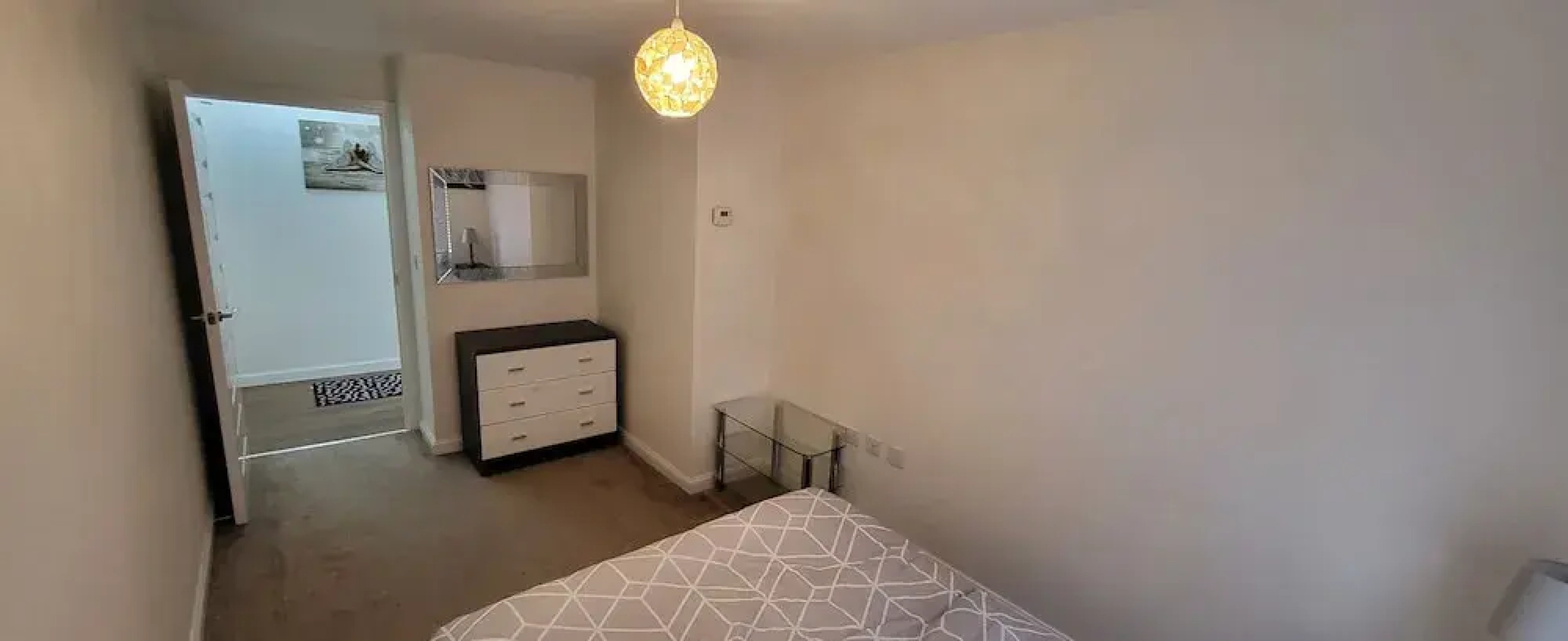 Inviting 6-bed House in Nuneaton