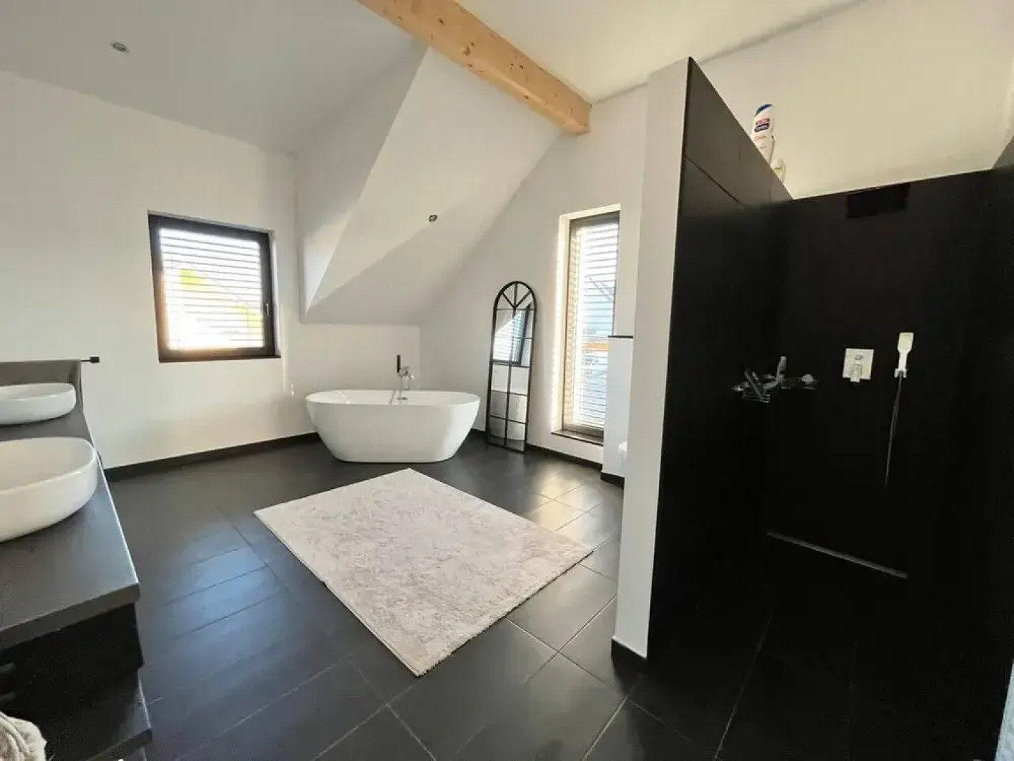 House - Sleeps 8 - Pets Ok - Garden - Parking