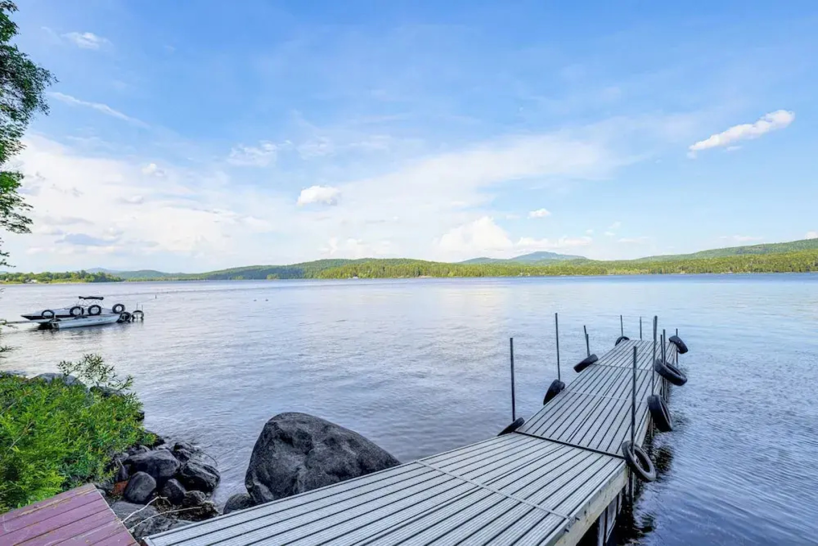 'sweet Serenity' Schroon Lake Family Retreat!
