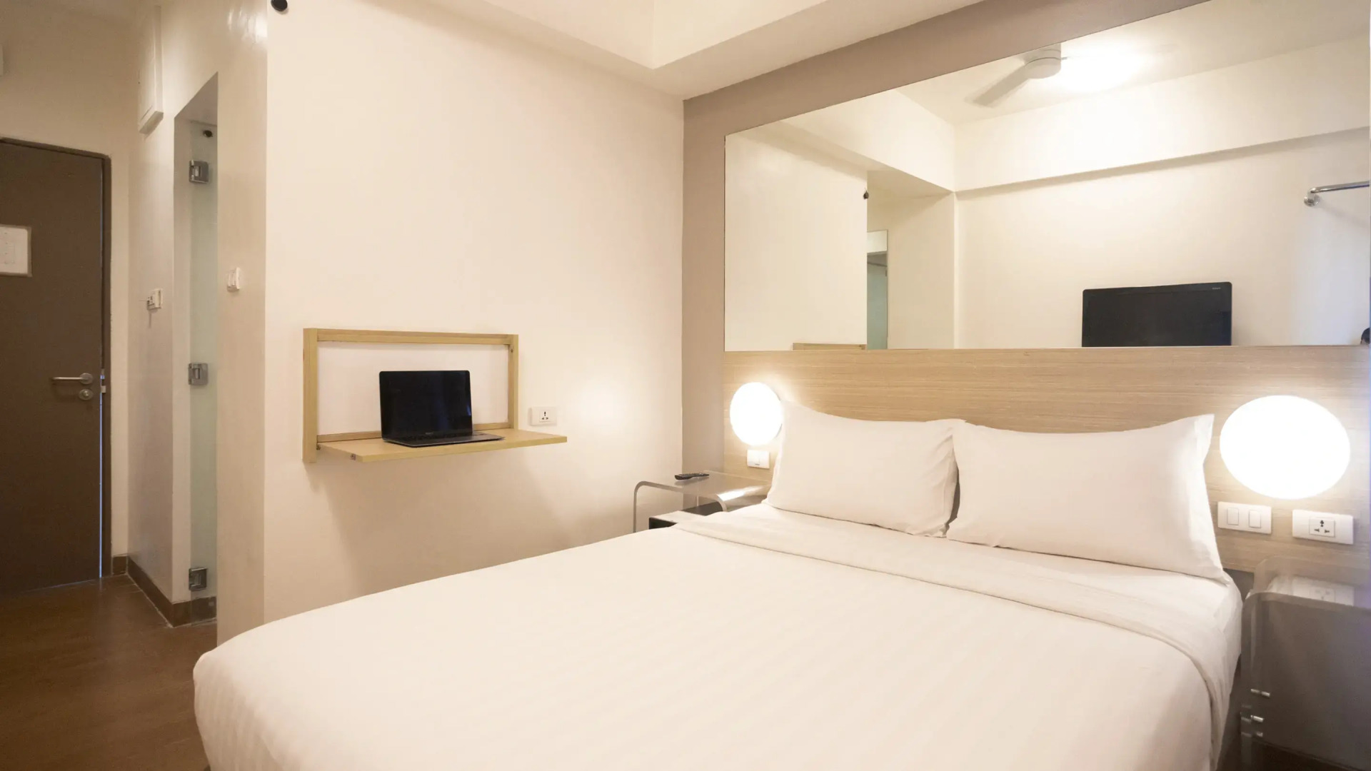 Red Planet Manila Malate Mabini