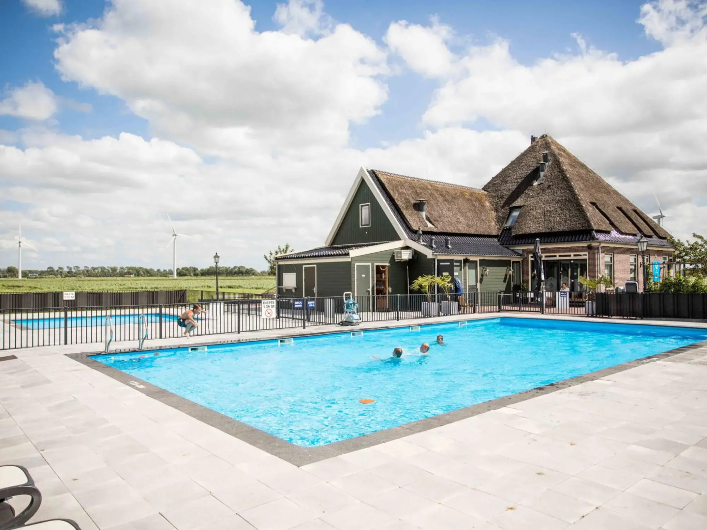 Detached, comfortable chalet with dishwasher, 8 km. from Hoorn