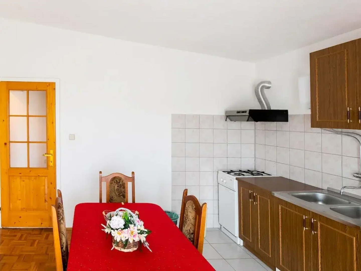Lovely Apartment in Krneza Near Seabeach