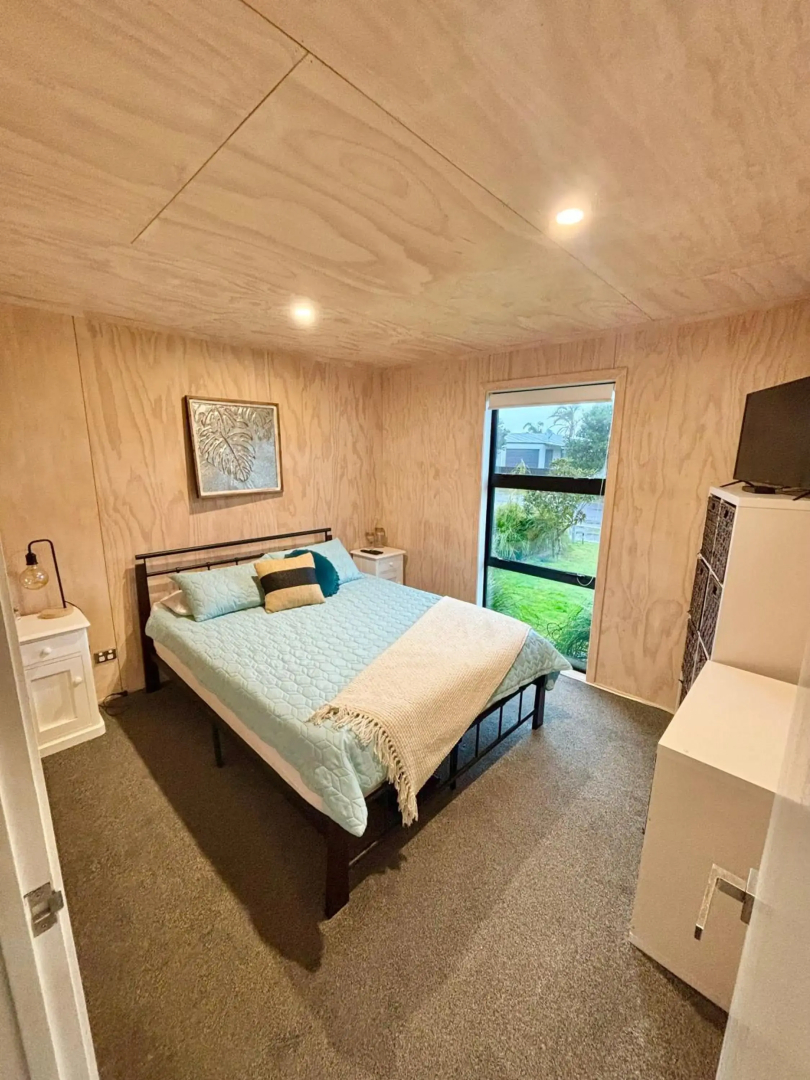 Black Beauty Retreat - Matarangi Holiday Home