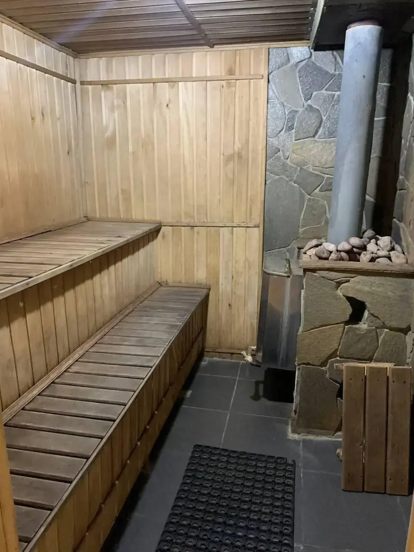 Дом с бассейном и баней