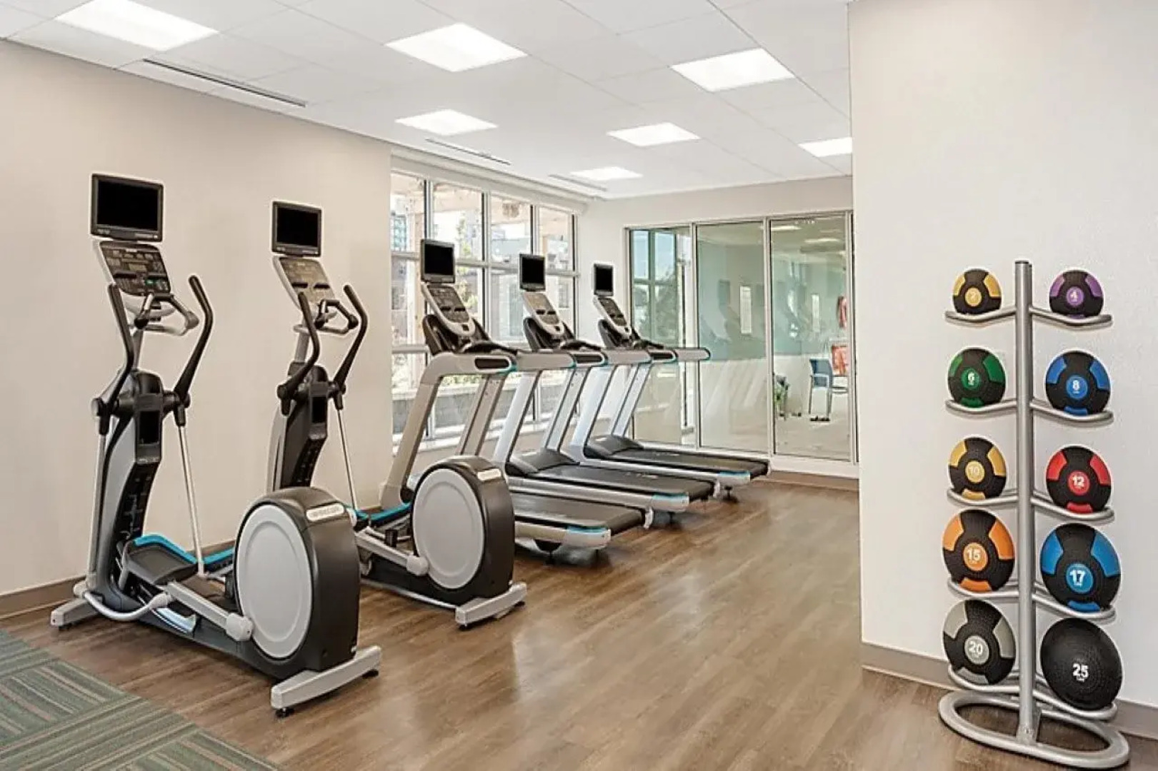 Holiday Inn Express & Suites Downtown Ottawa East by IHG