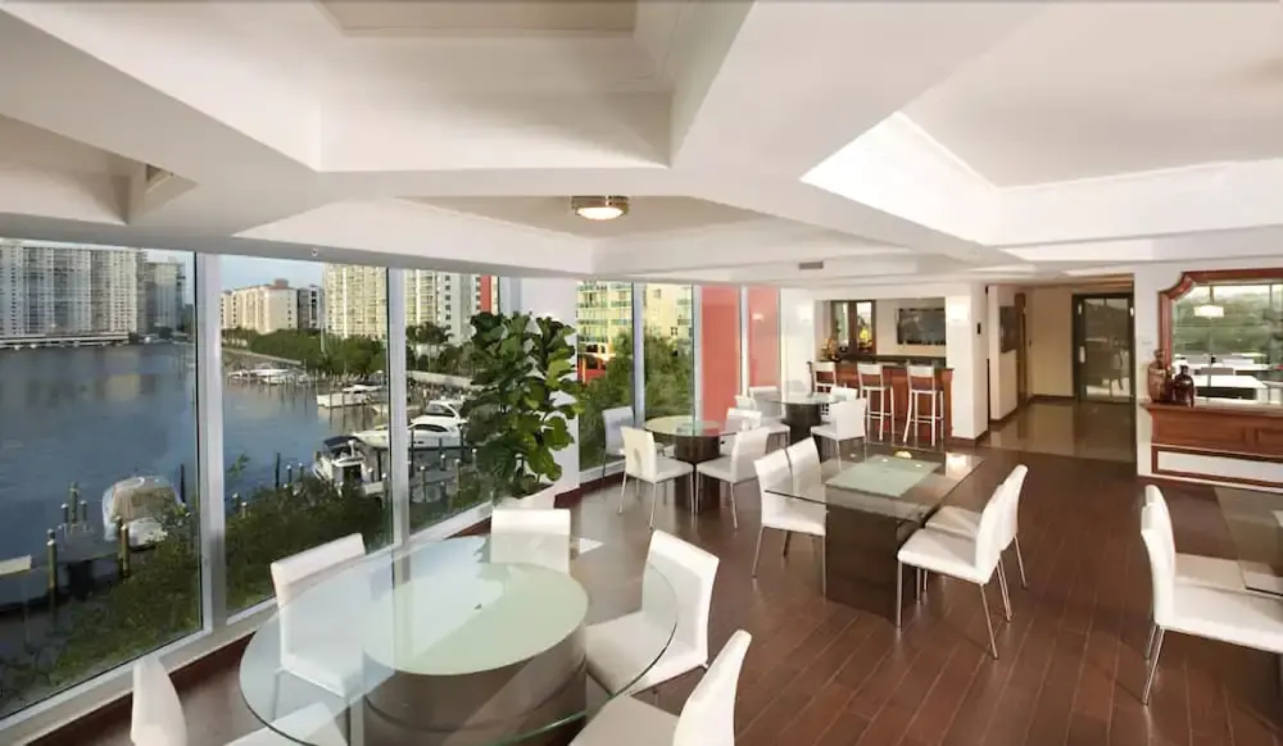 Luxury Apartments At Intracoastal