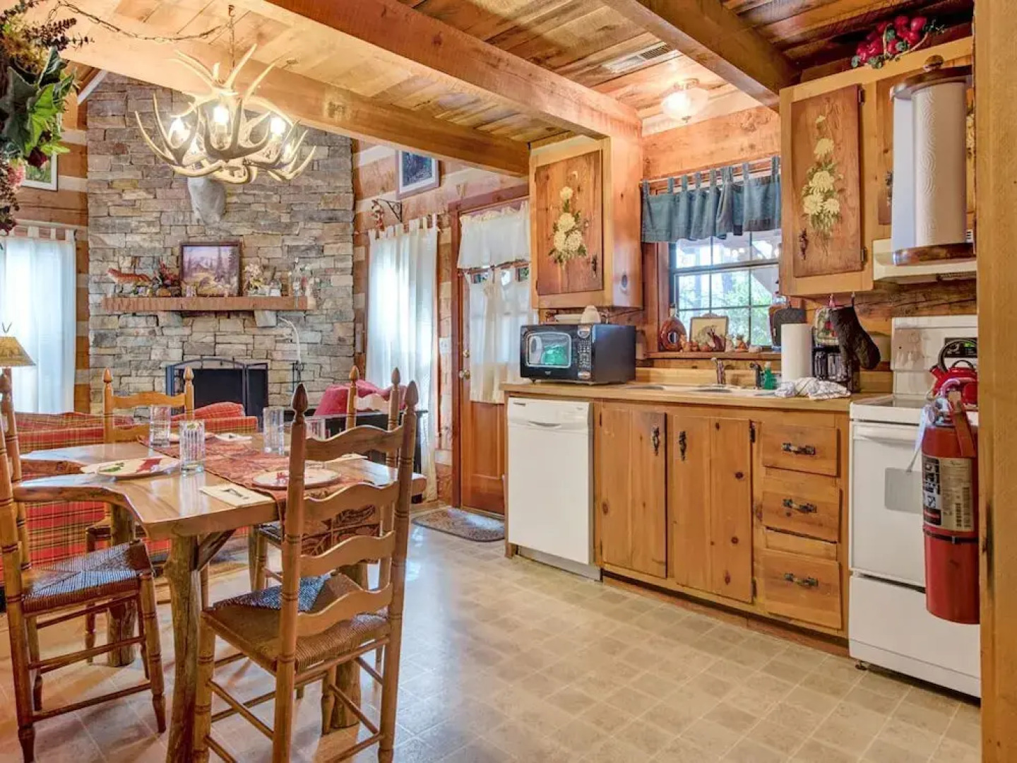 Fox Den 2 Bedroom Home with Hot Tub