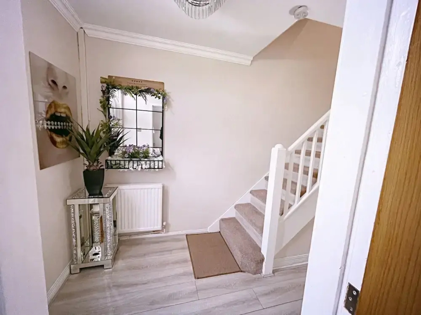 The Serene Stays - 3 Bed Home in Oldham Manchester