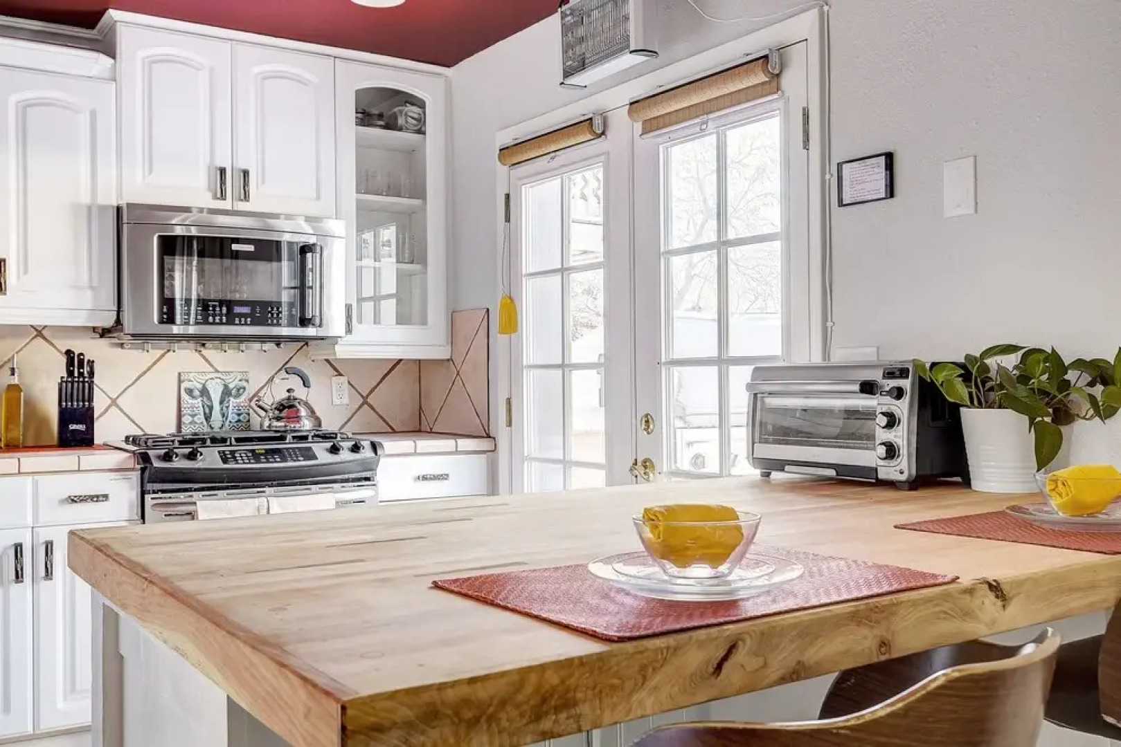 Klo6985 - Huge Home with Backyard Hot Tub! Parking