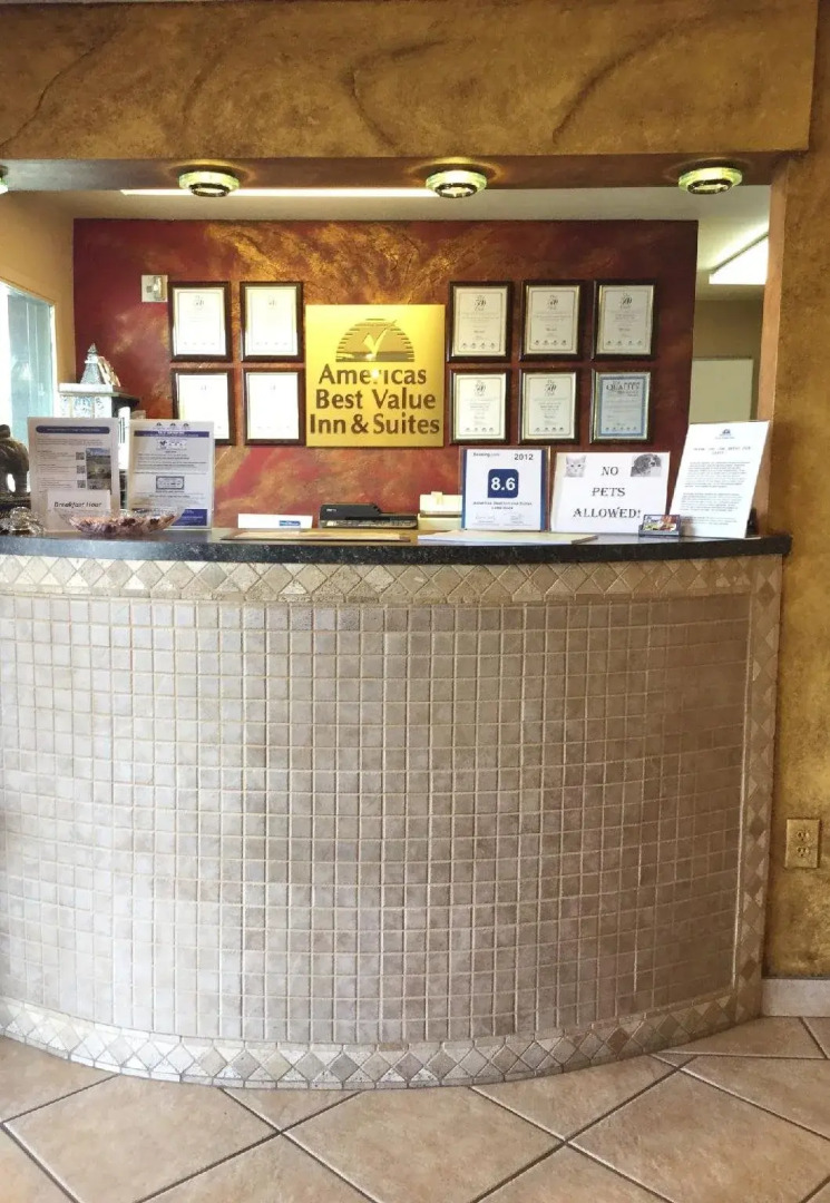 Americas Best Value Inn & Suites University Ave