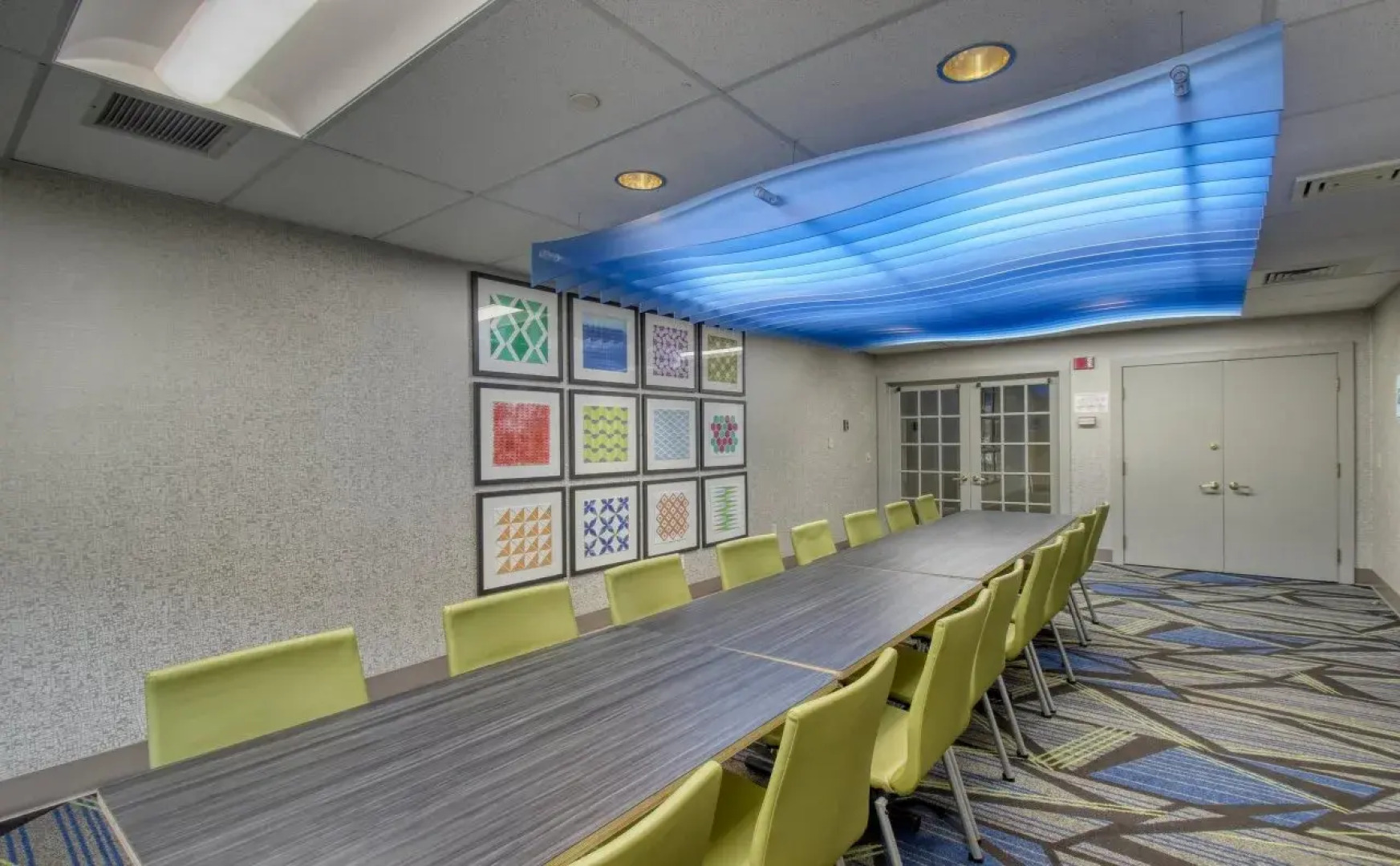 Holiday Inn Express Hotel & Suites Oshkosh by IHG