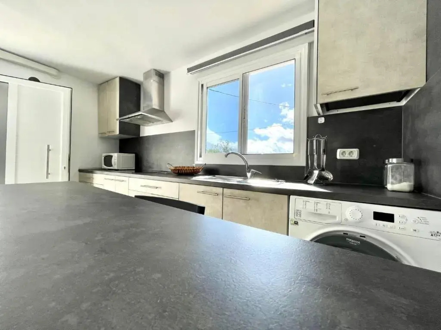 Two-Bedroom House 5, FreeWifi, AC, BBQ, Mountain View