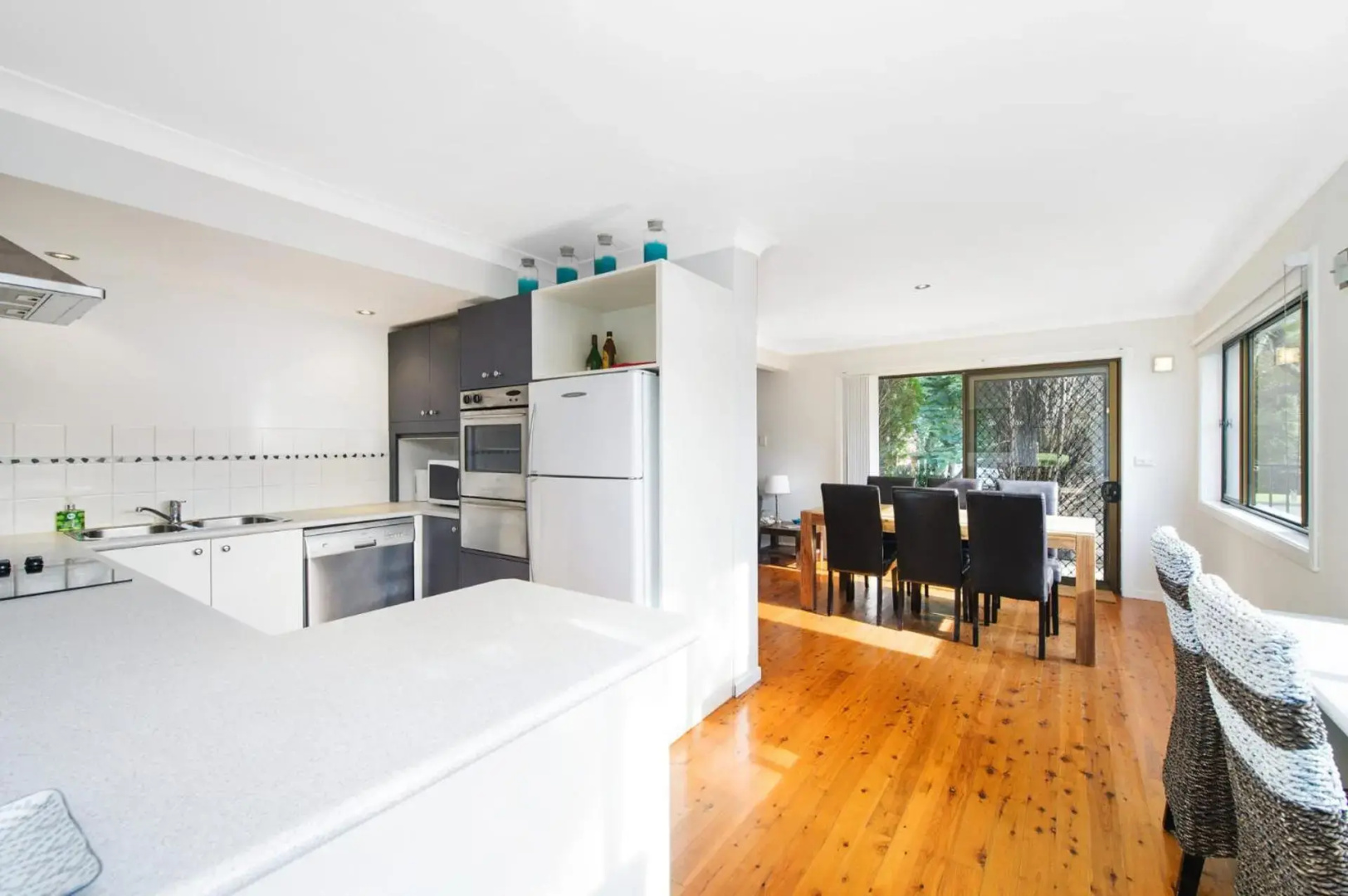 BONNY BEACH HOUSE - Holiday Accomodation with Pool