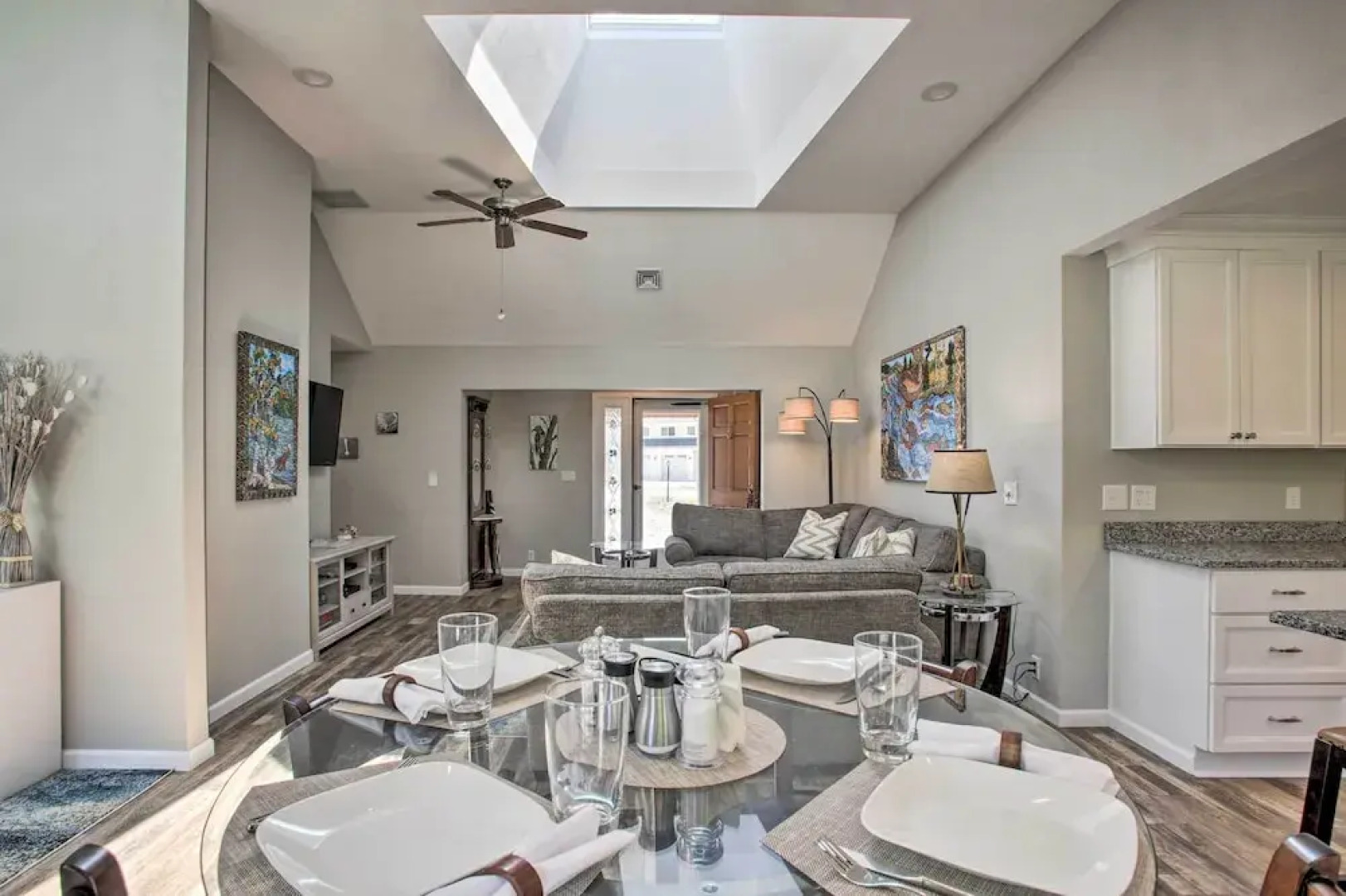 All-seasons Chewelah Home: Fish, Golf & Ski!